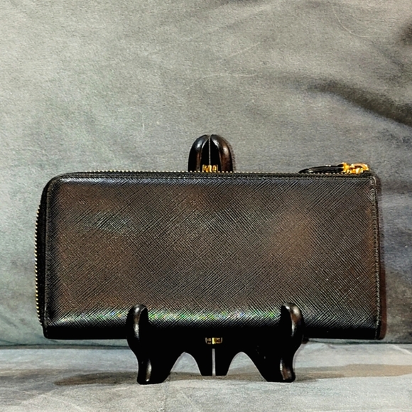 SALVATORE FERRAGAMO GANCIO BLACK SAFFIANO LEATHER ZIP AROUND LONG WALLET EUC - Picture 5 of 17